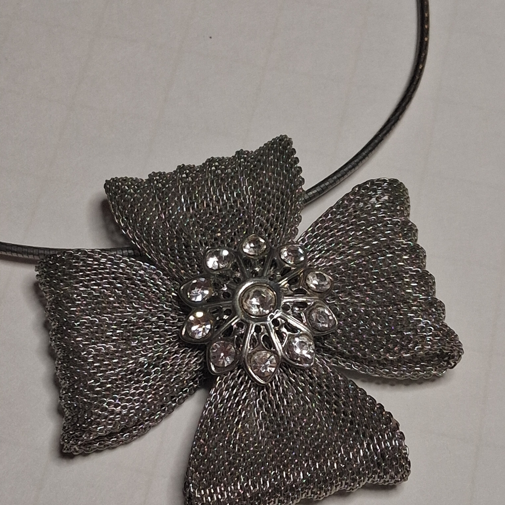 Elegant Silver Bow Necklace